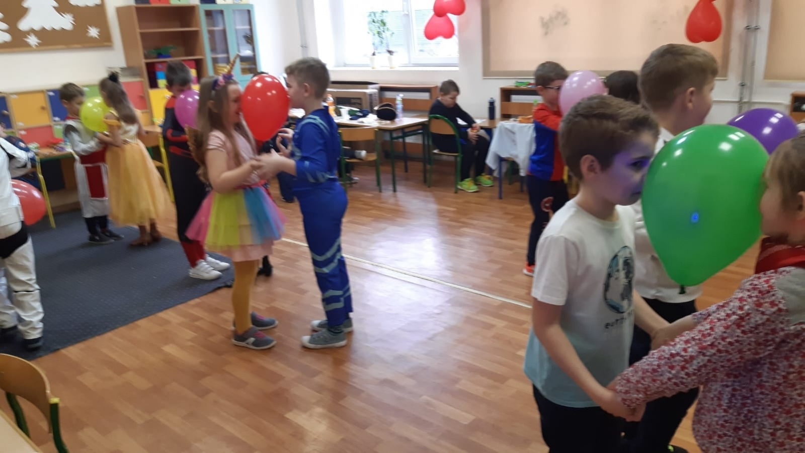 Zdjęcie w galerii na portalu naszwodzislaw.com: Karnawałowy zawrót głowy w SP 16 wiadomości z regionu