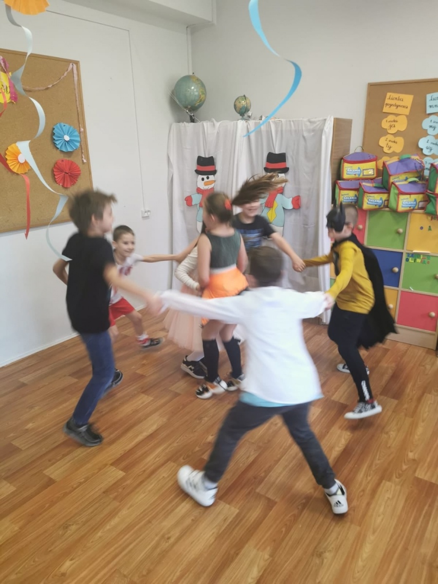 Zdjęcie w galerii na portalu naszwodzislaw.com: Karnawałowy zawrót głowy w SP 16 wiadomości z regionu