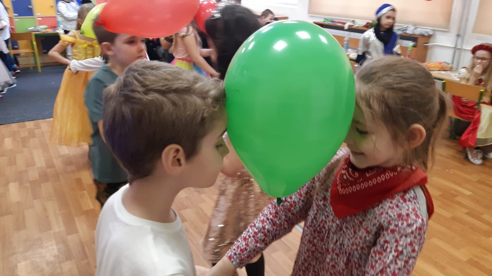 Zdjęcie w galerii na portalu naszwodzislaw.com: Karnawałowy zawrót głowy w SP 16 wiadomości z regionu