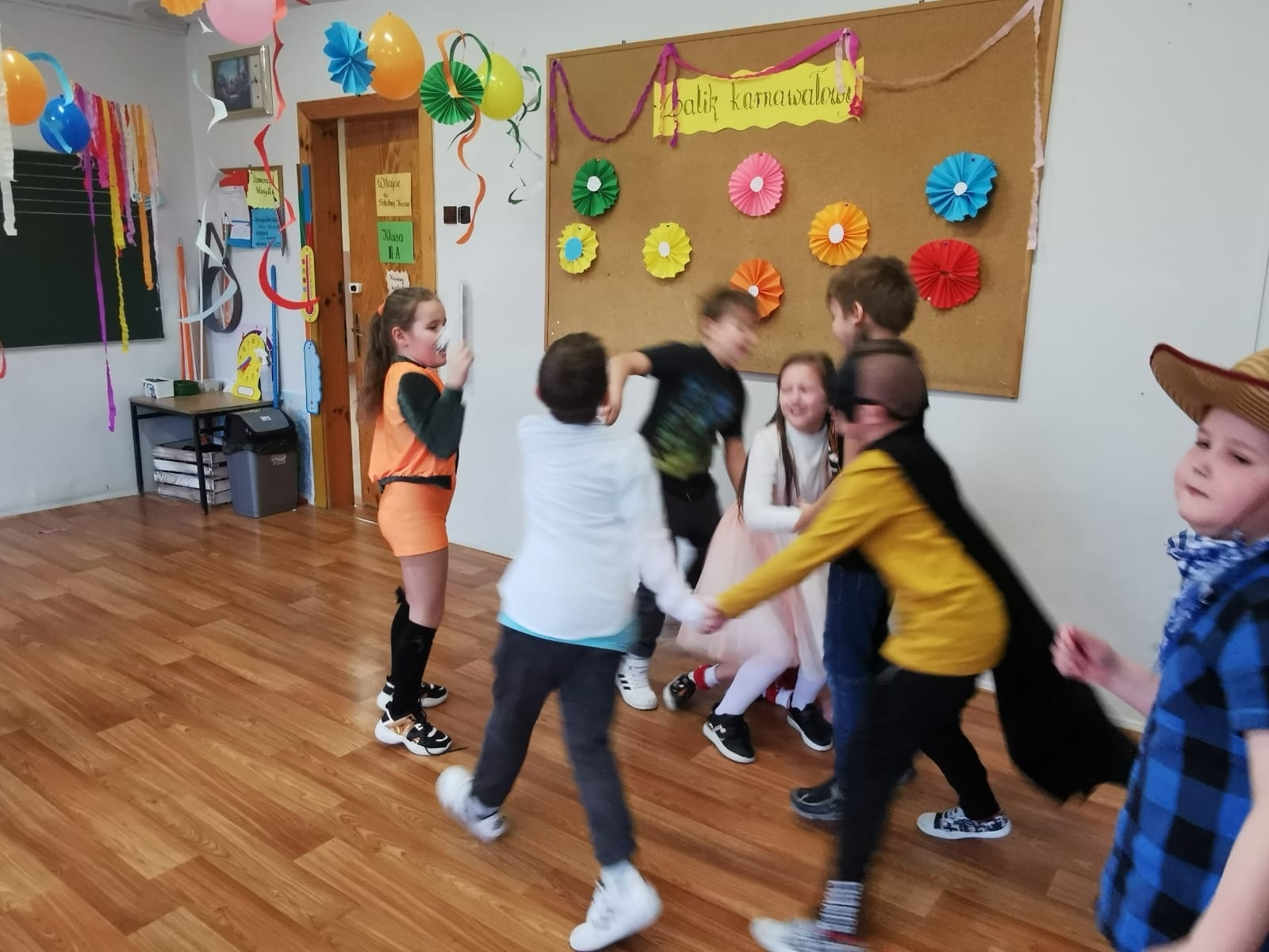 Zdjęcie w galerii na portalu naszwodzislaw.com: Karnawałowy zawrót głowy w SP 16 wiadomości z regionu