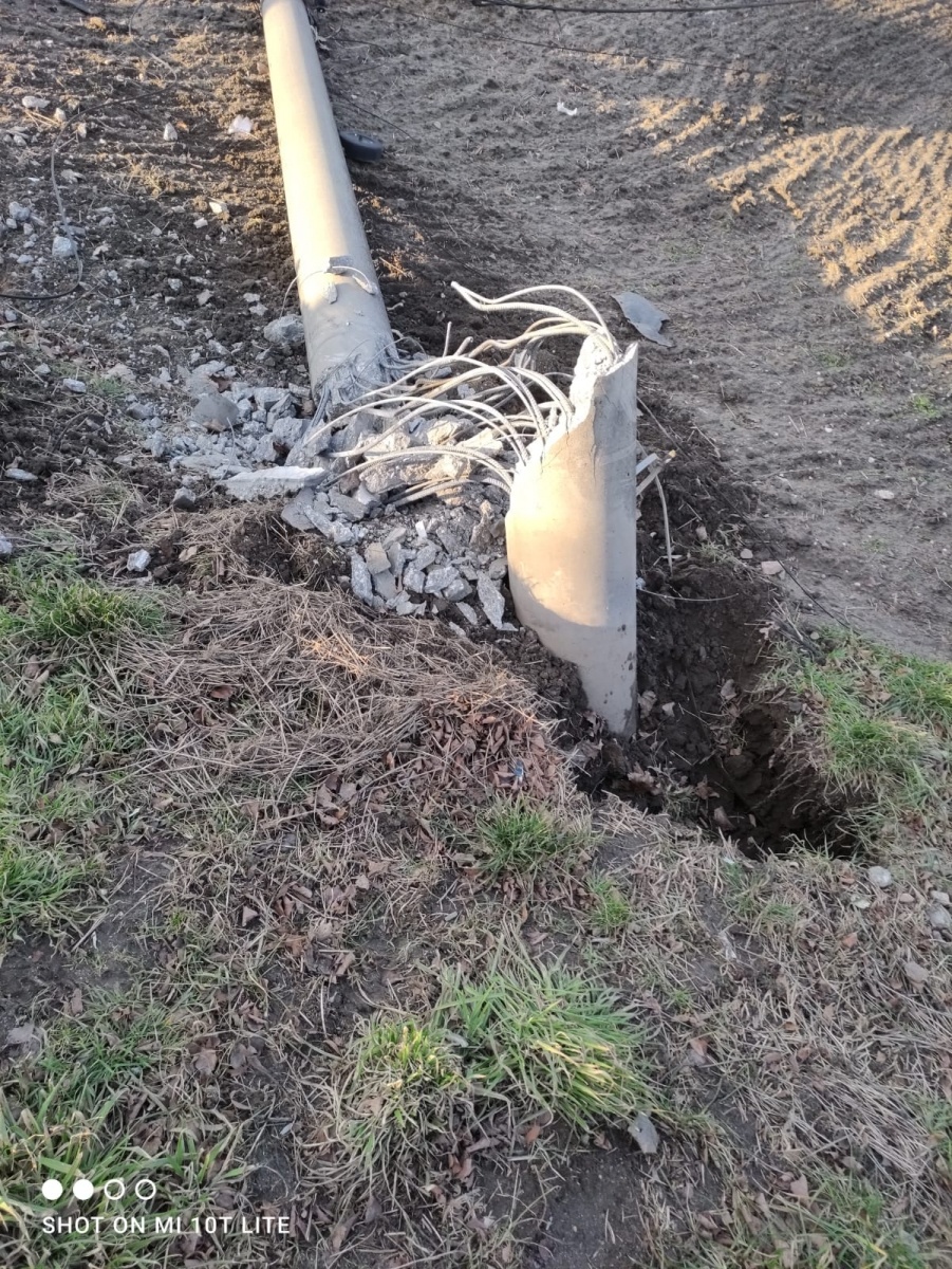 Zdjęcie w galerii na portalu naszwodzislaw.com: Dachowanie volkswagena w Lubomi [FOTO] wiadomości z regionu