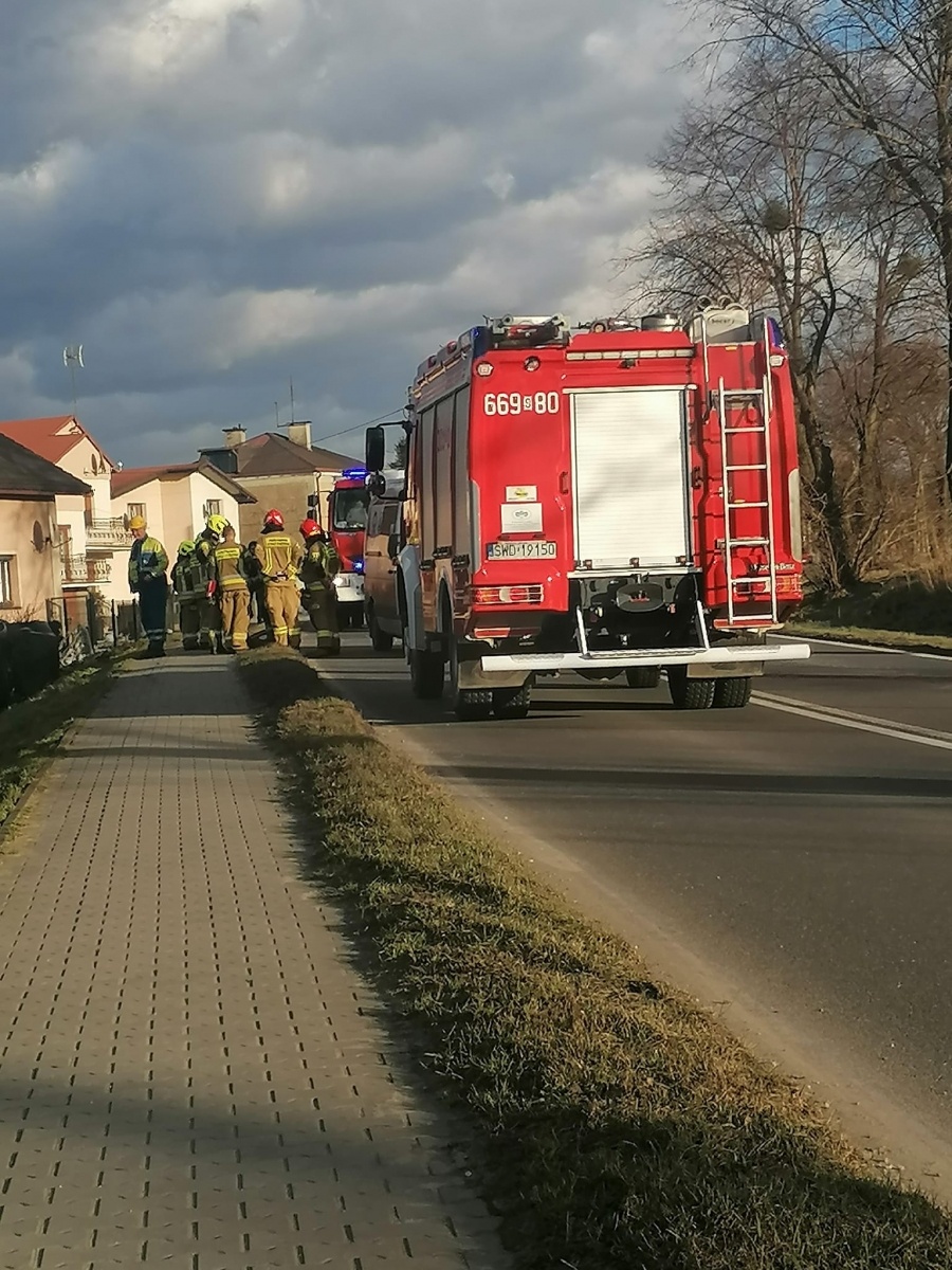 Zdjęcie w galerii na portalu naszwodzislaw.com: Dachowanie volkswagena w Lubomi [FOTO] wiadomości z regionu