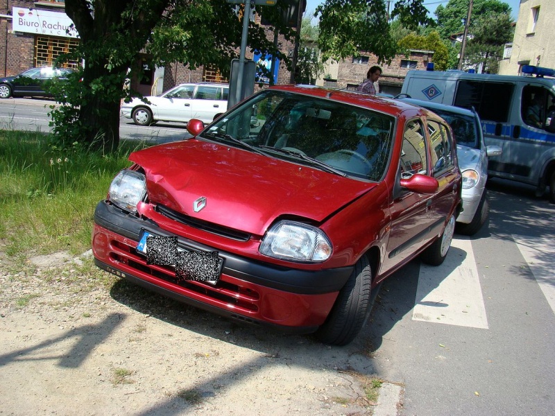 Zdjęcie w galerii na portalu naszwodzislaw.com: Stłuczka trzech aut na Rybnickiej wiadomości z regionu