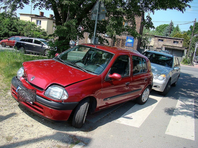 Zdjęcie w galerii na portalu naszwodzislaw.com: Stłuczka trzech aut na Rybnickiej wiadomości z regionu