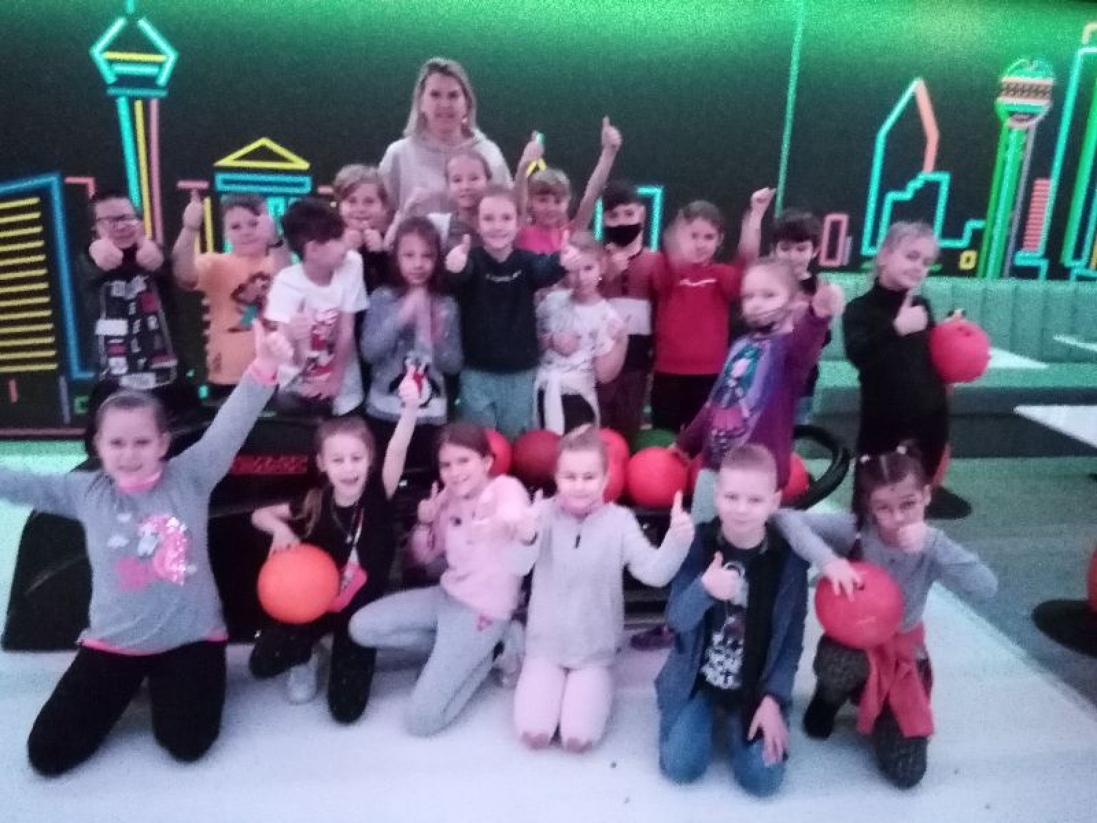 Zdjęcie w galerii na portalu naszwodzislaw.com: Zimowisko na sportowo w ZSP6 wiadomości z regionu