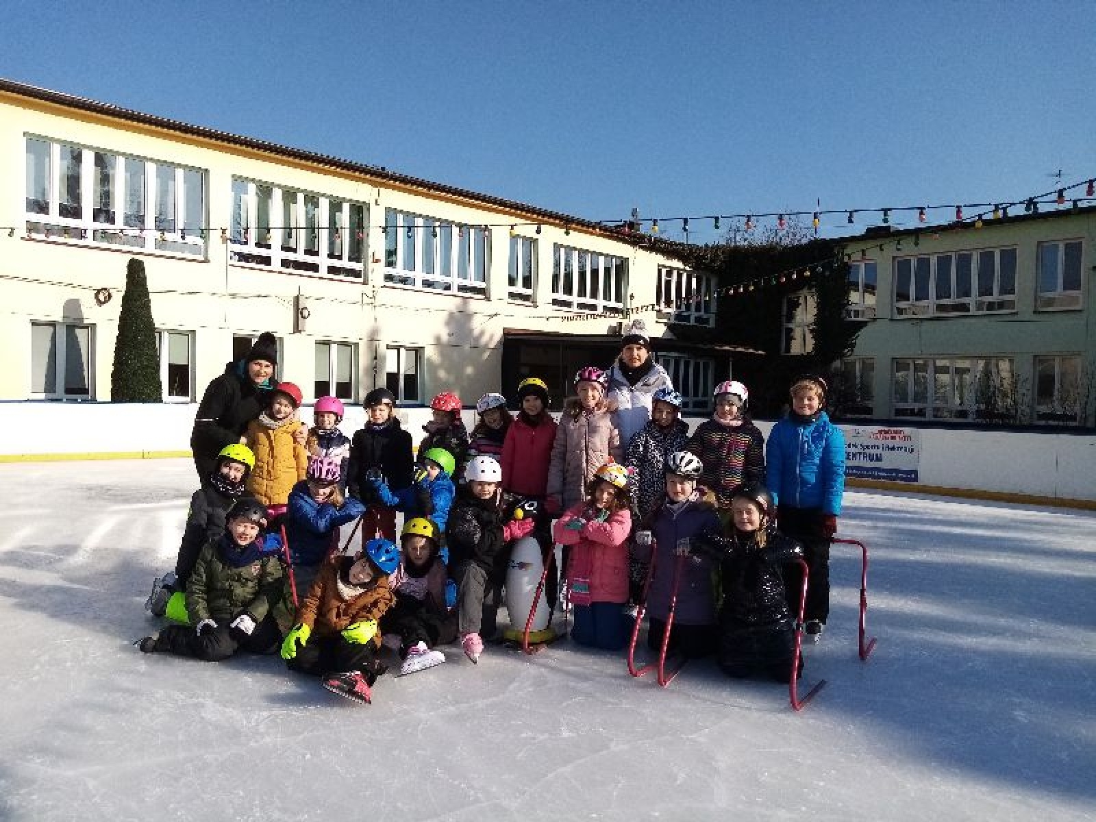 Zdjęcie w galerii na portalu naszwodzislaw.com: Zimowisko na sportowo w ZSP6 wiadomości z regionu