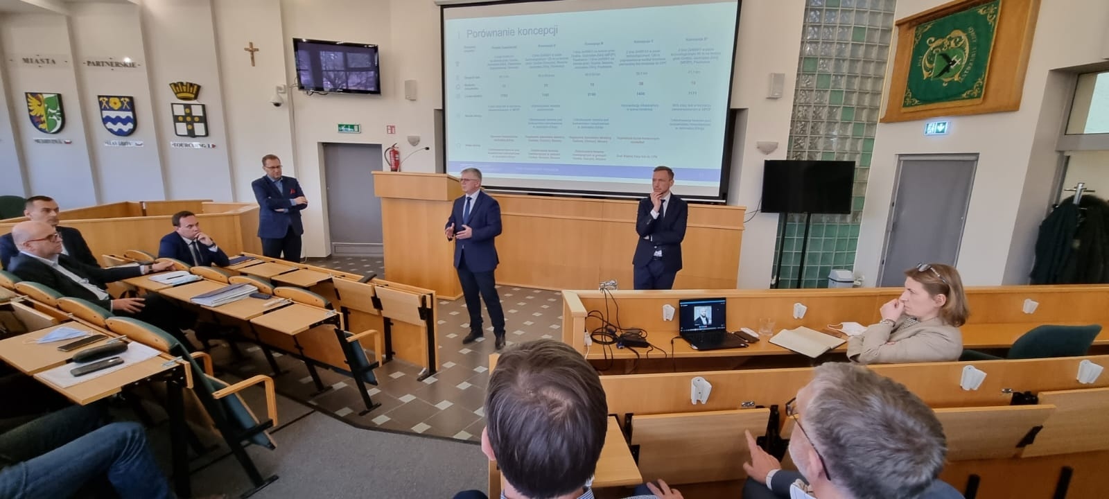 Zdjęcie w galerii na portalu naszwodzislaw.com: Linia 400 kV w jednym korytarzu. PSE uwzględnia główny zarzut mieszkańców wiadomości z regionu