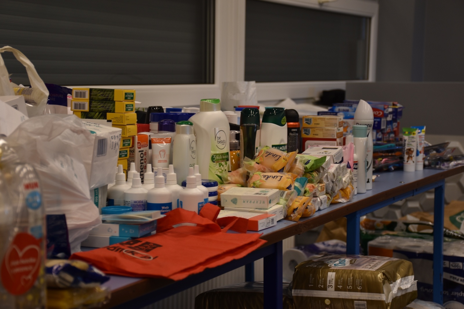 Zdjęcie w galerii na portalu naszwodzislaw.com: Wodzisławskie placówki oświatowe pomagają Ukrainie wiadomości z regionu