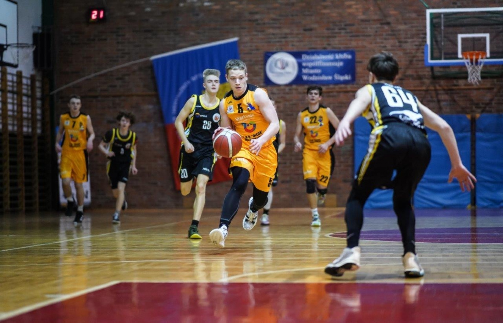 Zdjęcie w galerii na portalu naszwodzislaw.com: Wodzisławscy koszykarze górą nad Opolem wiadomości z regionu