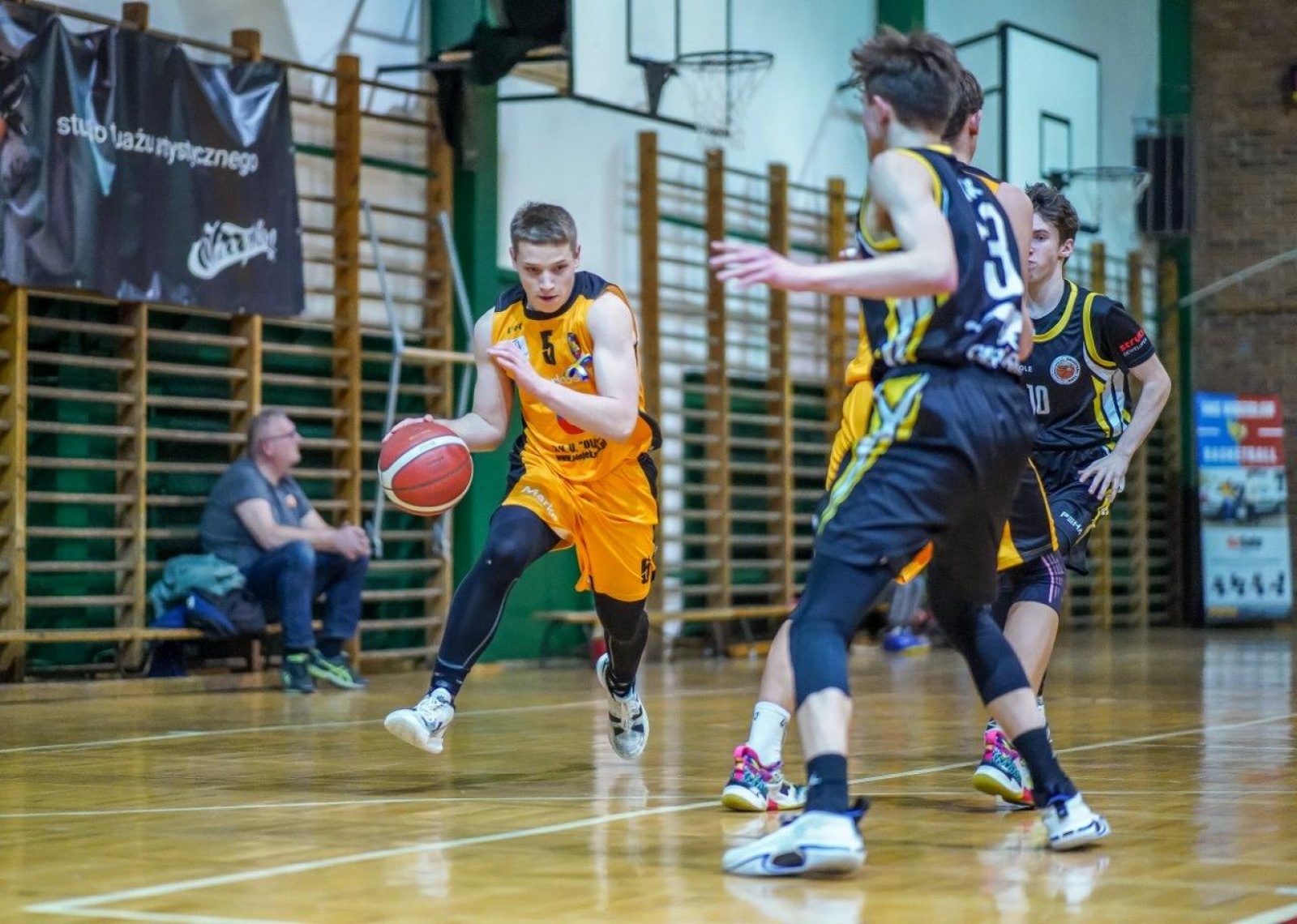 Zdjęcie w galerii na portalu naszwodzislaw.com: Wodzisławscy koszykarze górą nad Opolem wiadomości z regionu