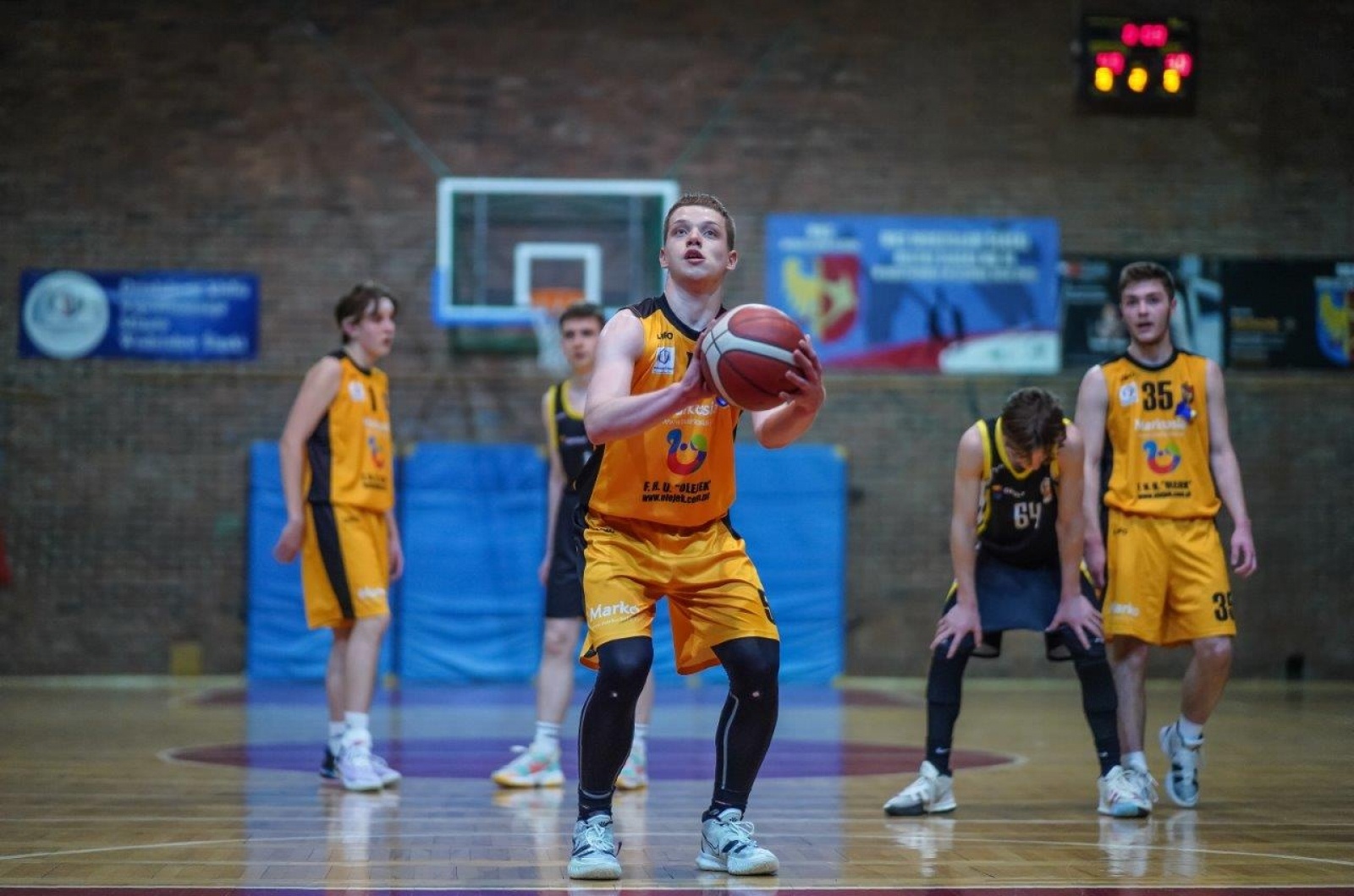 Zdjęcie w galerii na portalu naszwodzislaw.com: Wodzisławscy koszykarze górą nad Opolem wiadomości z regionu