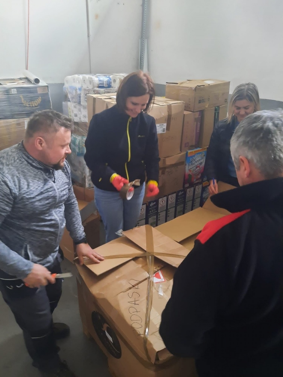 Zdjęcie w galerii na portalu naszwodzislaw.com: Pierwsza partia pomocy humanitarnej już wkrótce trafi do obywateli Ukrainy wiadomości z regionu