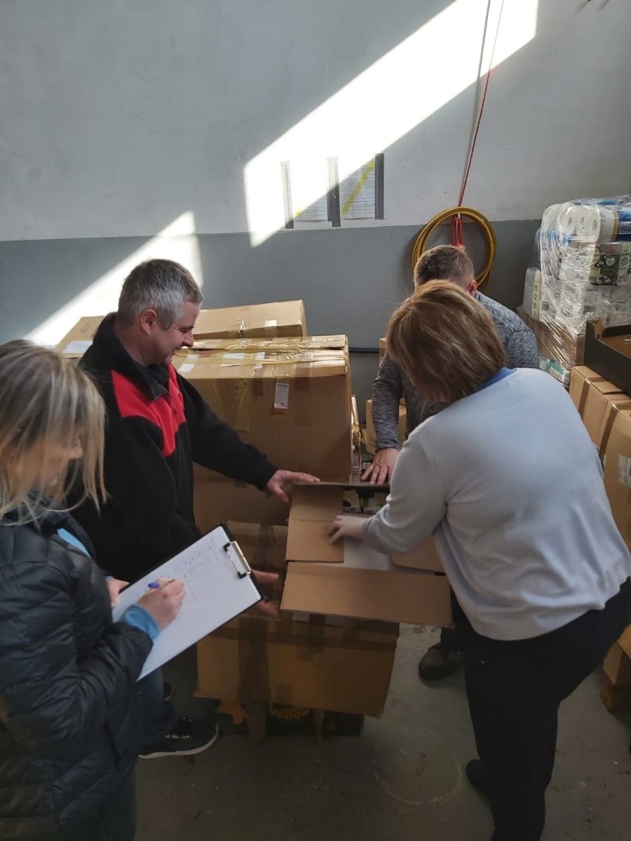 Zdjęcie w galerii na portalu naszwodzislaw.com: Pierwsza partia pomocy humanitarnej już wkrótce trafi do obywateli Ukrainy wiadomości z regionu