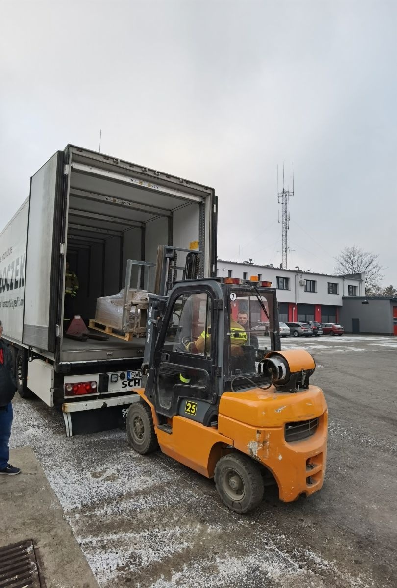 Zdjęcie w galerii na portalu naszwodzislaw.com: Pierwszy transport pomocy dla uchodźców już w drodze [FOTO] wiadomości z regionu