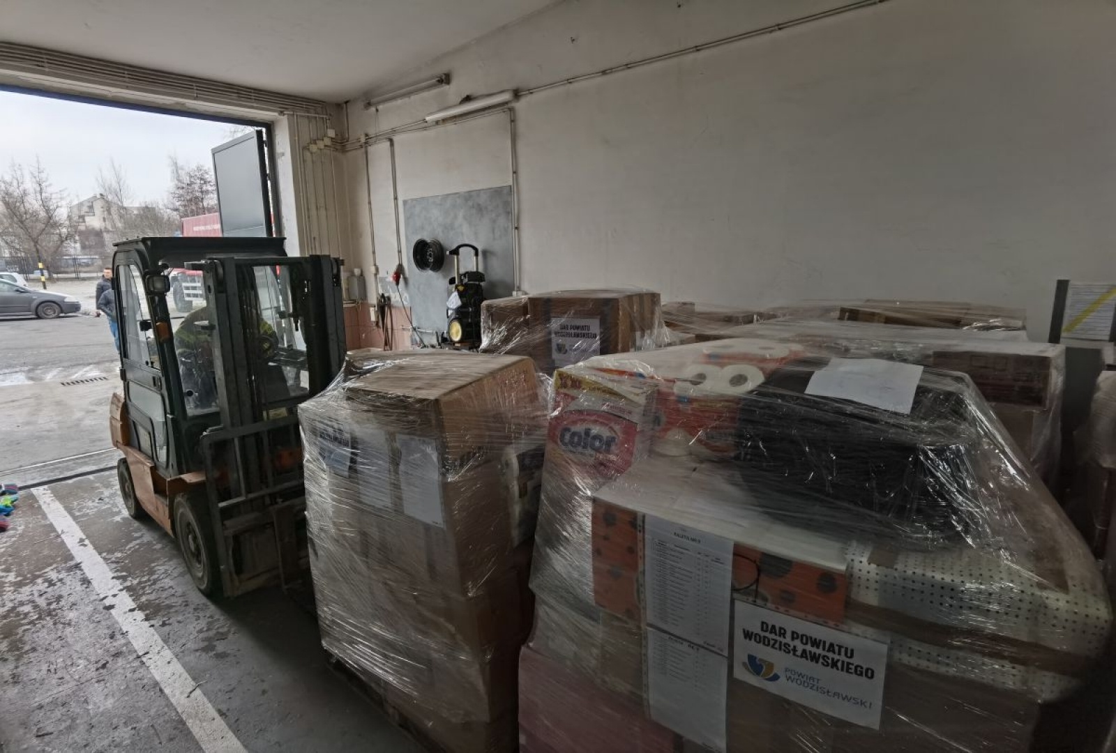 Zdjęcie w galerii na portalu naszwodzislaw.com: Pierwszy transport pomocy dla uchodźców już w drodze [FOTO] wiadomości z regionu