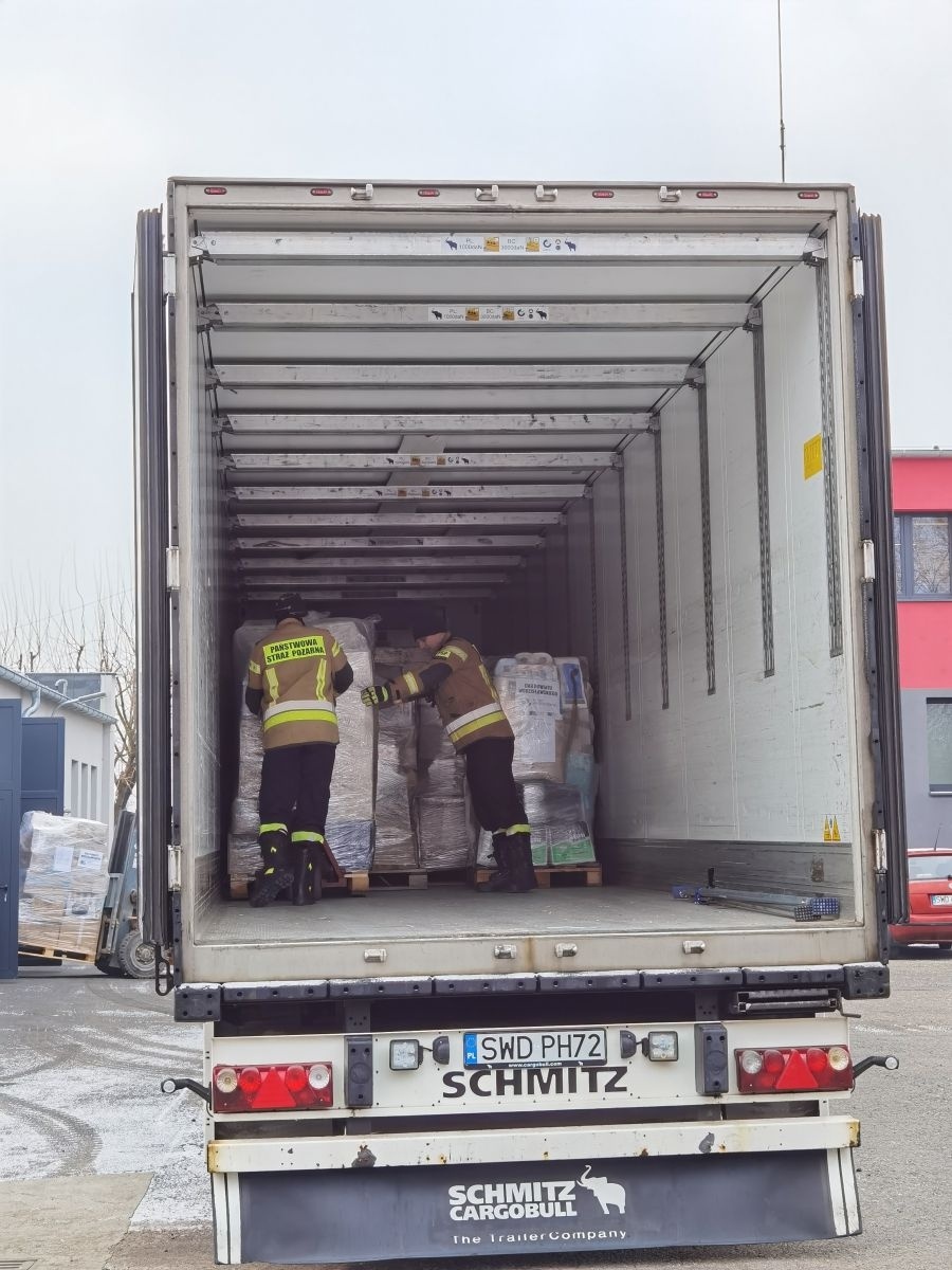 Zdjęcie w galerii na portalu naszwodzislaw.com: Pierwszy transport pomocy dla uchodźców już w drodze [FOTO] wiadomości z regionu