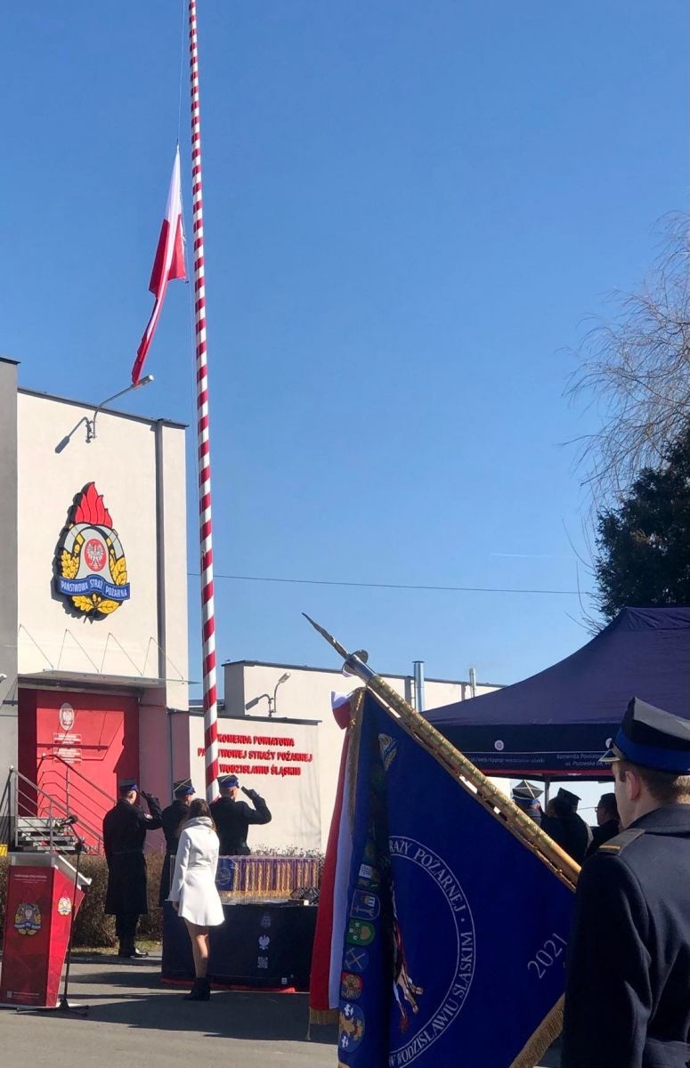 Zdjęcie w galerii na portalu naszwodzislaw.com: Bezpieczeństwo to nasza wspólna sprawa. Strażacy nowymi wozami świętują 30-lecie formacji [FOTO] wiadomości z regionu