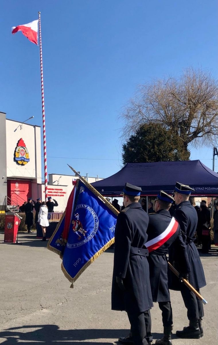 Zdjęcie w galerii na portalu naszwodzislaw.com: Bezpieczeństwo to nasza wspólna sprawa. Strażacy nowymi wozami świętują 30-lecie formacji [FOTO] wiadomości z regionu