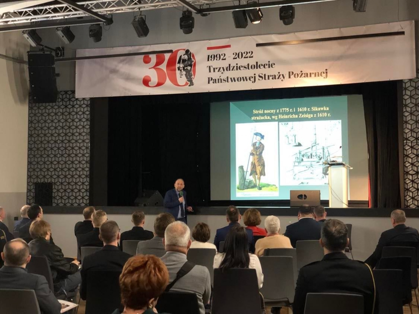 Zdjęcie w galerii na portalu naszwodzislaw.com: Bezpieczeństwo to nasza wspólna sprawa. Strażacy nowymi wozami świętują 30-lecie formacji [FOTO] wiadomości z regionu