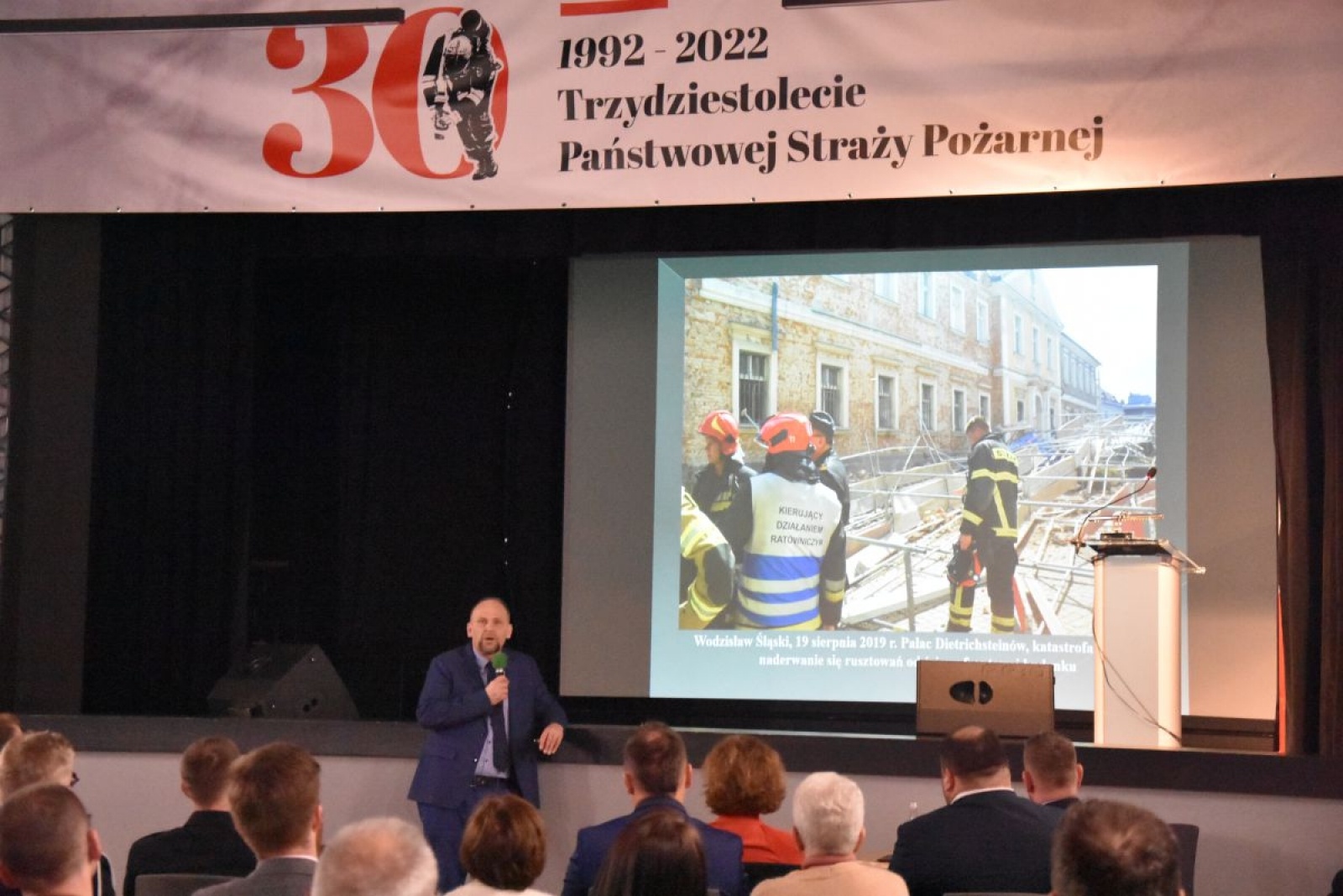 Zdjęcie w galerii na portalu naszwodzislaw.com: Bezpieczeństwo to nasza wspólna sprawa. Strażacy nowymi wozami świętują 30-lecie formacji [FOTO] wiadomości z regionu