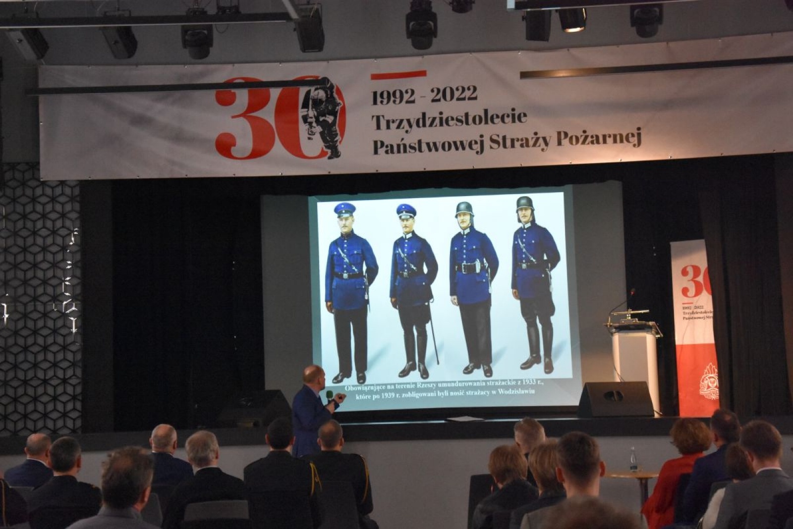 Zdjęcie w galerii na portalu naszwodzislaw.com: Bezpieczeństwo to nasza wspólna sprawa. Strażacy nowymi wozami świętują 30-lecie formacji [FOTO] wiadomości z regionu