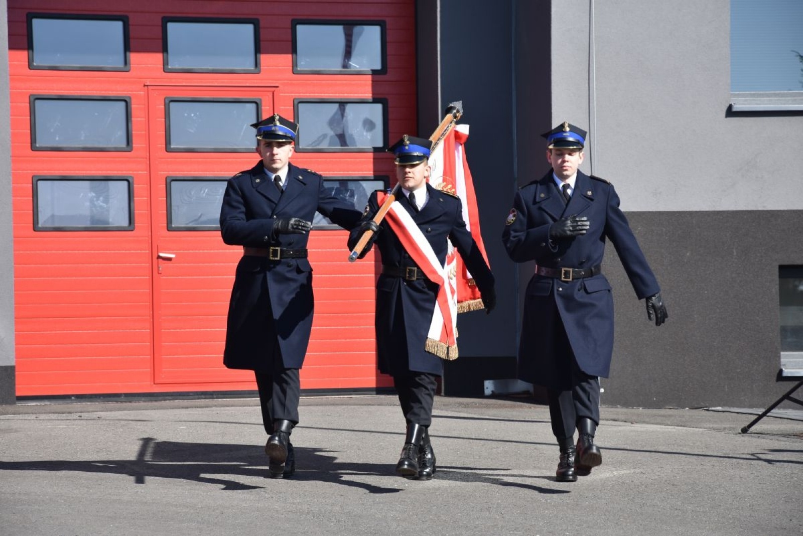 Zdjęcie w galerii na portalu naszwodzislaw.com: Bezpieczeństwo to nasza wspólna sprawa. Strażacy nowymi wozami świętują 30-lecie formacji [FOTO] wiadomości z regionu