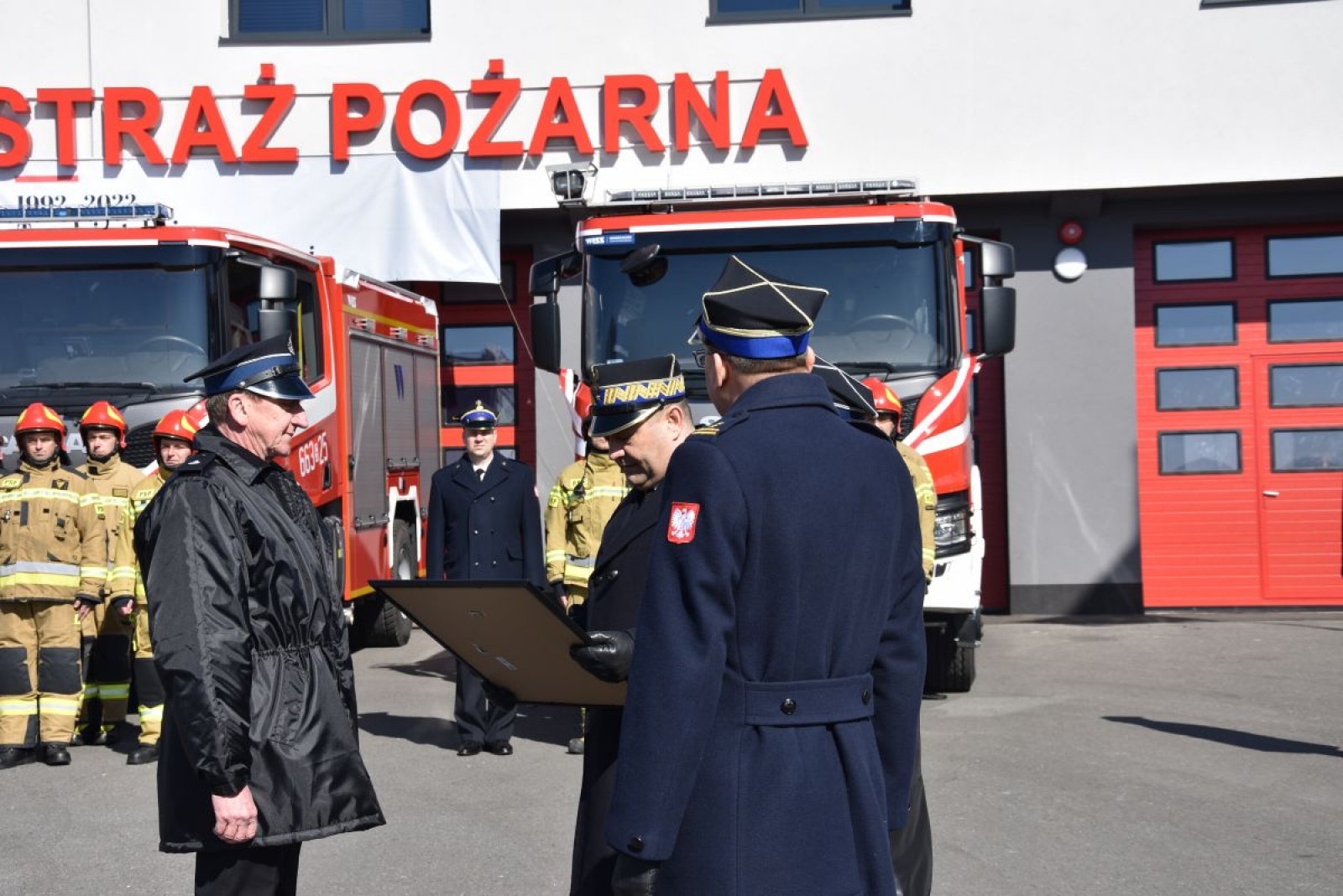 Zdjęcie w galerii na portalu naszwodzislaw.com: Bezpieczeństwo to nasza wspólna sprawa. Strażacy nowymi wozami świętują 30-lecie formacji [FOTO] wiadomości z regionu