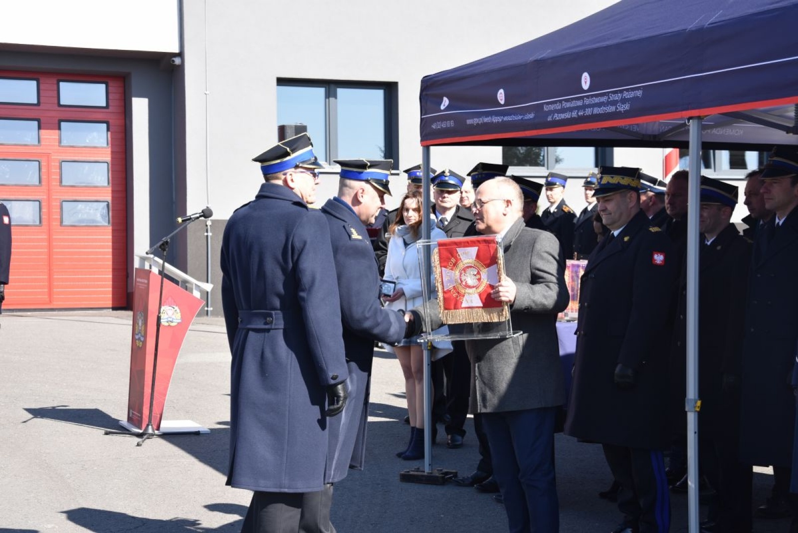 Zdjęcie w galerii na portalu naszwodzislaw.com: Bezpieczeństwo to nasza wspólna sprawa. Strażacy nowymi wozami świętują 30-lecie formacji [FOTO] wiadomości z regionu