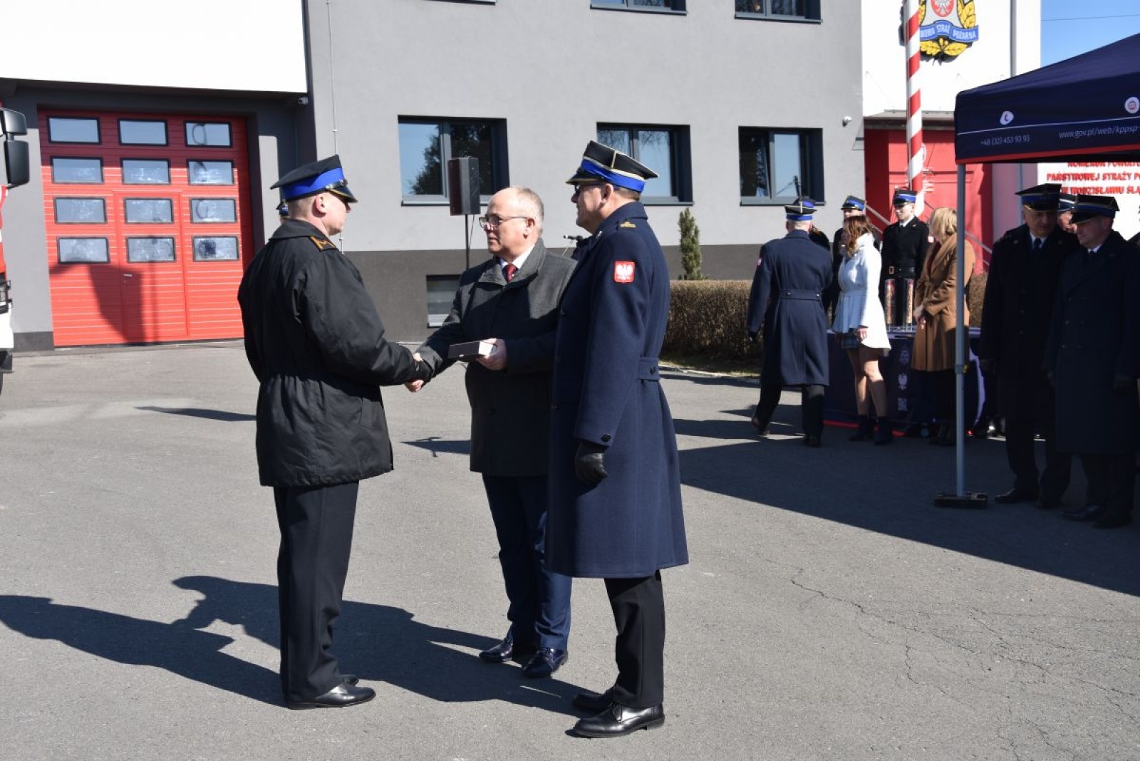 Zdjęcie w galerii na portalu naszwodzislaw.com: Bezpieczeństwo to nasza wspólna sprawa. Strażacy nowymi wozami świętują 30-lecie formacji [FOTO] wiadomości z regionu