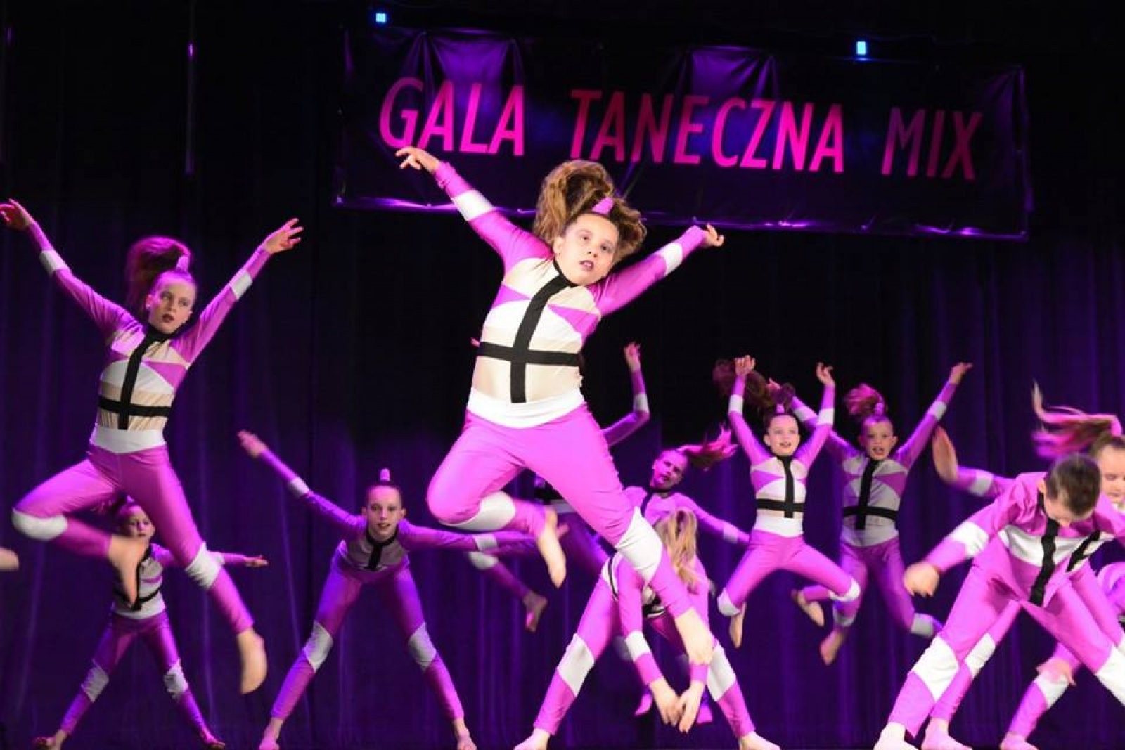 Zdjęcie w galerii na portalu naszwodzislaw.com: 20. Wodzisławska Gala Taneczna MIX wiadomości z regionu