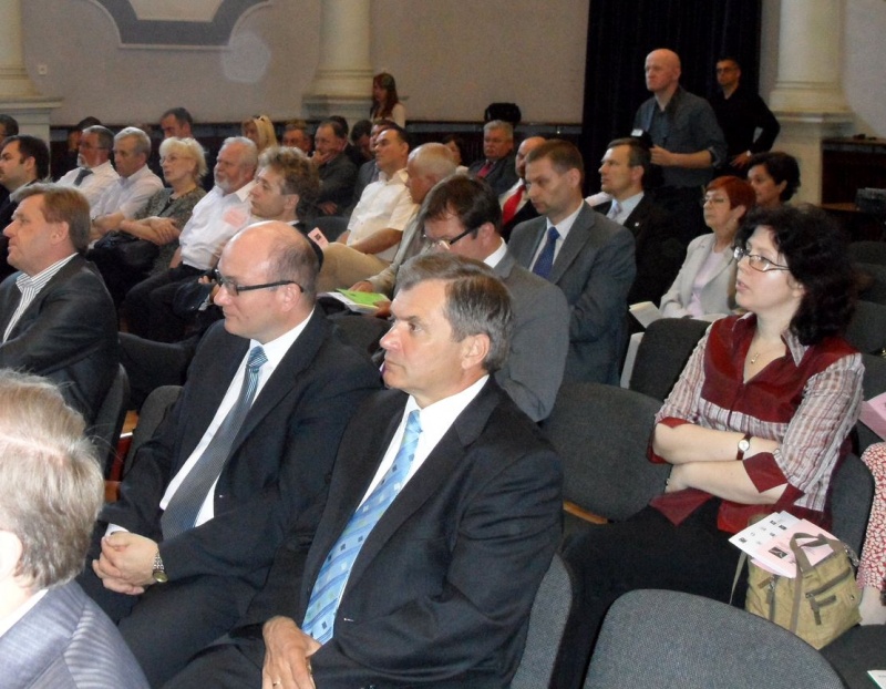 Zdjęcie w galerii na portalu naszwodzislaw.com: Starostwo nagrodzone, bo szkoli swoich wiadomości z regionu