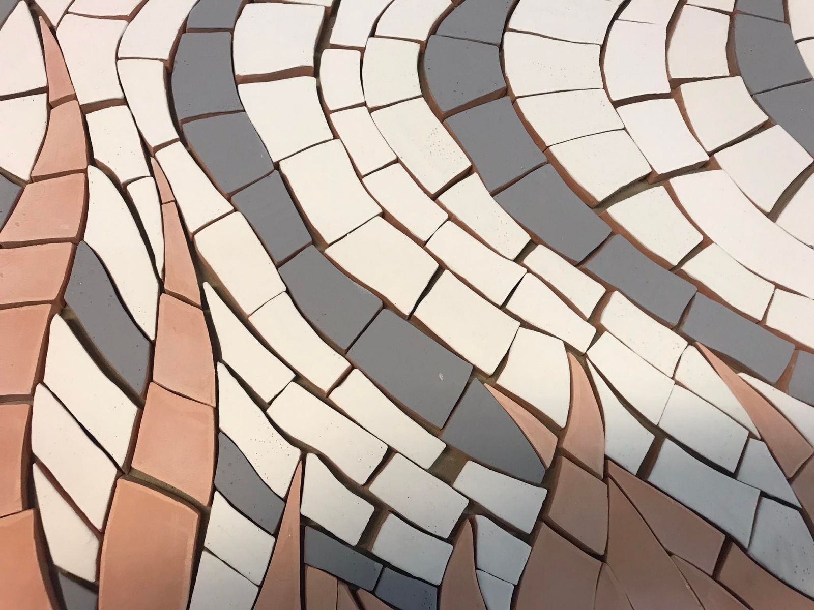 Zdjęcie w galerii na portalu naszwodzislaw.com: Ławeczki z mozaiką stanęły przy WCK [FOTO] wiadomości z regionu