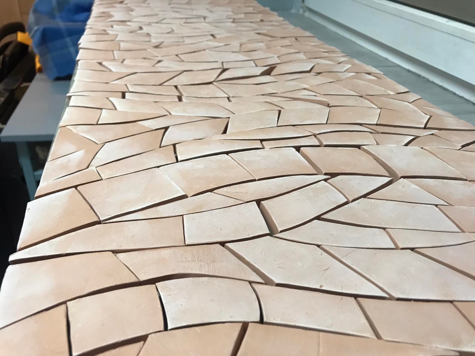 Zdjęcie w galerii na portalu naszwodzislaw.com: Ławeczki z mozaiką stanęły przy WCK [FOTO] wiadomości z regionu