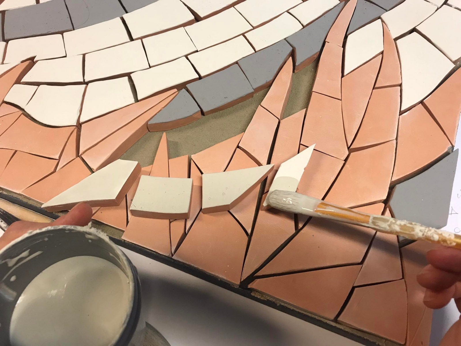 Zdjęcie w galerii na portalu naszwodzislaw.com: Ławeczki z mozaiką stanęły przy WCK [FOTO] wiadomości z regionu