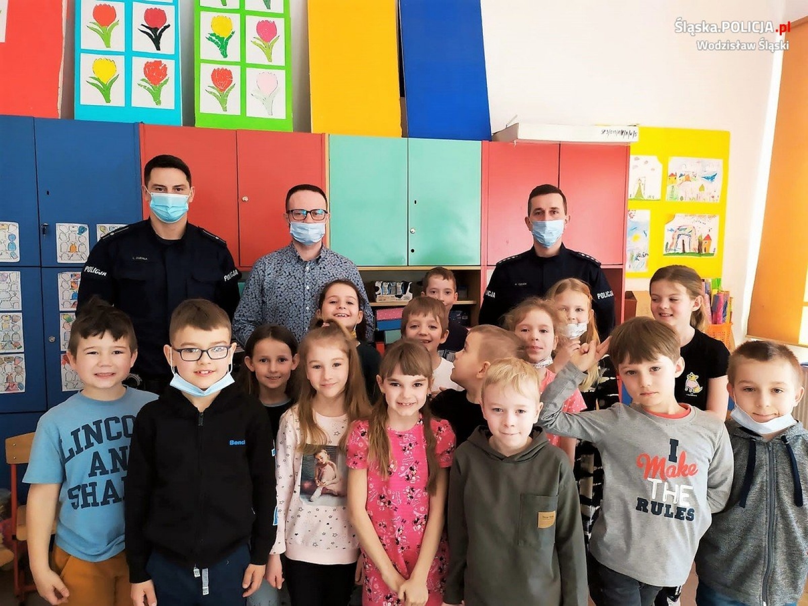 Zdjęcie w galerii na portalu naszwodzislaw.com: Radlin. Dzielnicowi spotkali się z uczniami podstawówki wiadomości z regionu