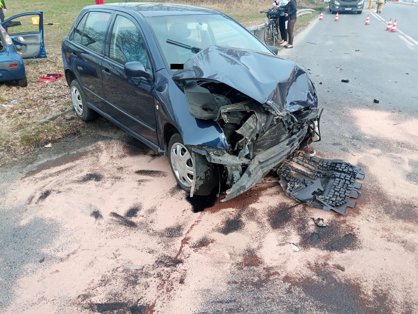 Zdjęcie w galerii na portalu naszwodzislaw.com: Trzy osoby ranne w wypadku w Syryni wiadomości z regionu