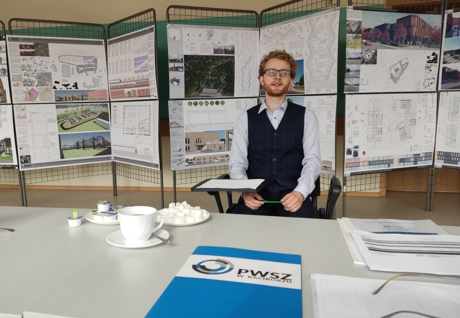 Zdjęcie w galerii na portalu naszwodzislaw.com: Inżynierowie architekci z PWSZ - marka w sama w sobie. Trwają obrony prac wiadomości z regionu