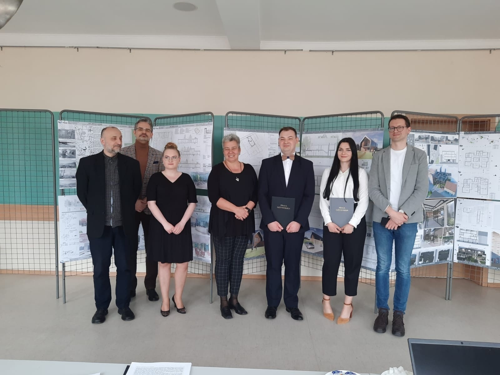 Zdjęcie w galerii na portalu naszwodzislaw.com: Inżynierowie architekci z PWSZ - marka w sama w sobie. Trwają obrony prac wiadomości z regionu