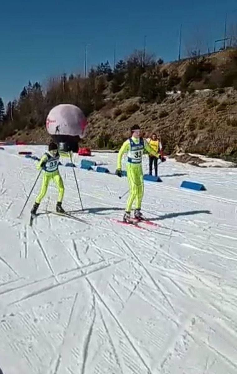 Zdjęcie w galerii na portalu naszwodzislaw.com: Sztafeta dziewczyn z KS Ski Team z medalem Mistrzostw Polski wiadomości z regionu