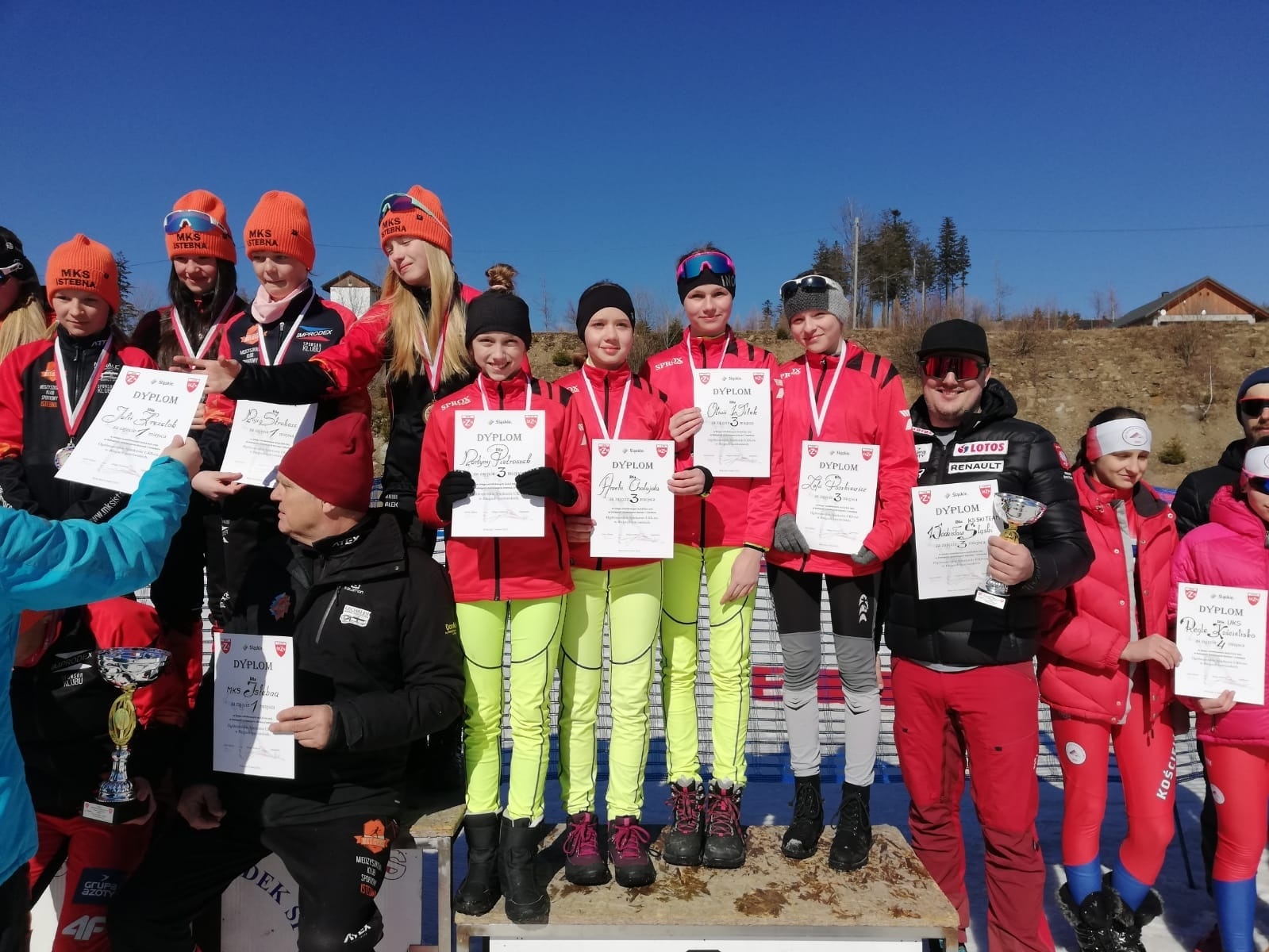 Zdjęcie w galerii na portalu naszwodzislaw.com: Sztafeta dziewczyn z KS Ski Team z medalem Mistrzostw Polski wiadomości z regionu