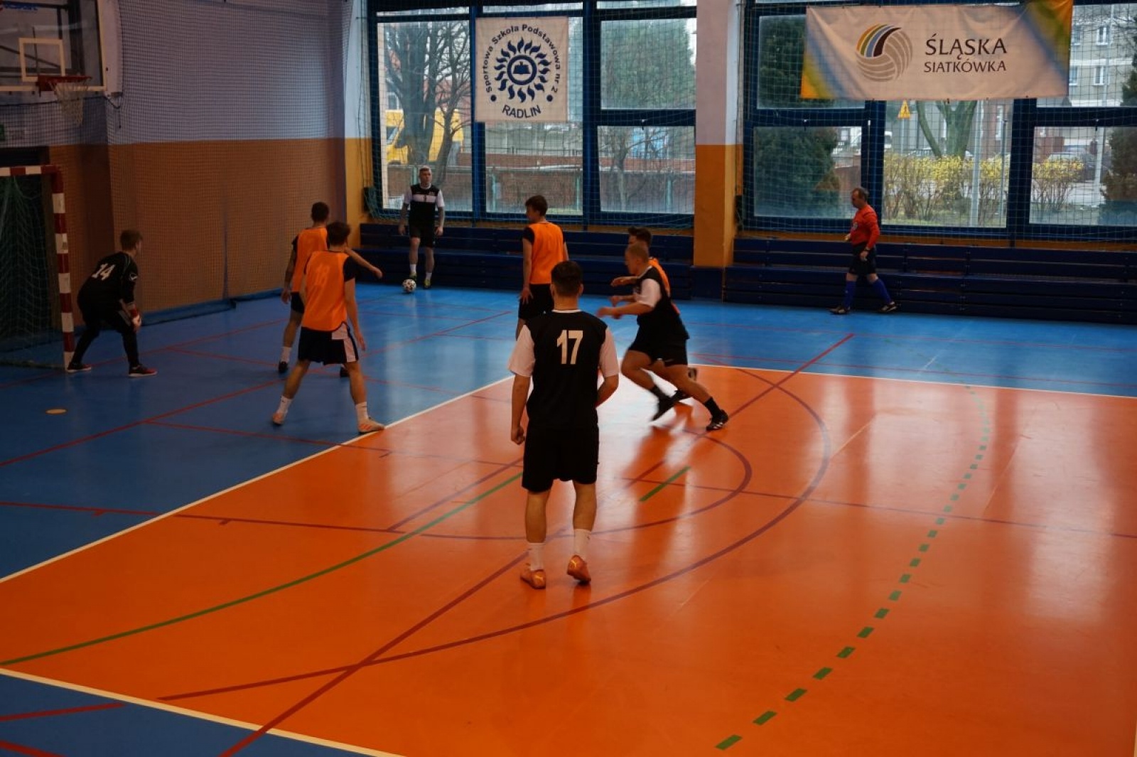 Zdjęcie w galerii na portalu naszwodzislaw.com: ZSP w Rydułtowach zwycięzcą turnieju o puchar starosty i burmistrza Radlina wiadomości z regionu