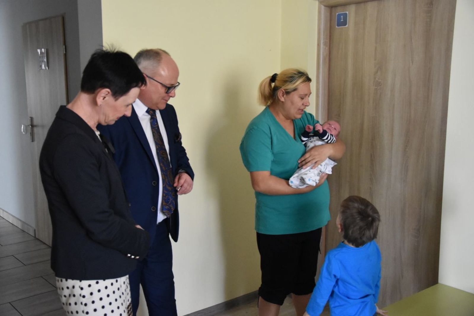 Zdjęcie w galerii na portalu naszwodzislaw.com: Pierwsze narodzone ukraińskie dzieci w powiecie to bliźniaki. Odwiedził je starosta [FOTO] wiadomości z regionu