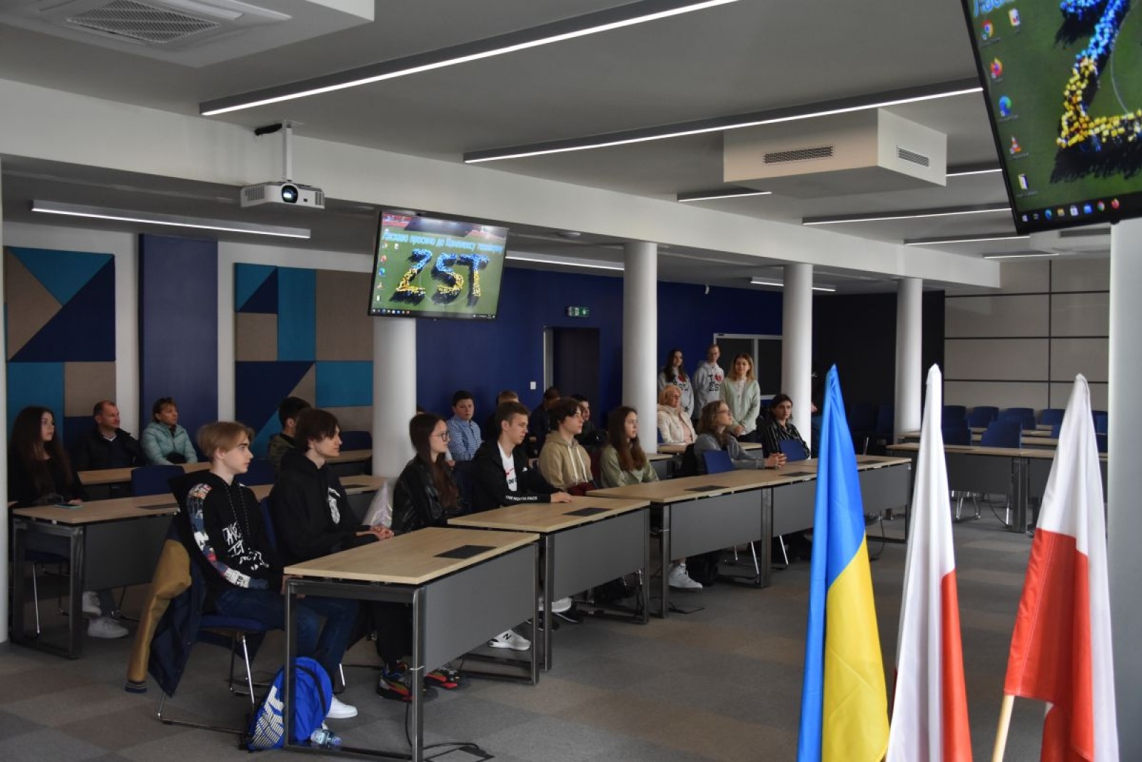 Zdjęcie w galerii na portalu naszwodzislaw.com: W Zespole Szkół Technicznych ruszył oddział przygotowawczy dla młodzieży z Ukrainy wiadomości z regionu