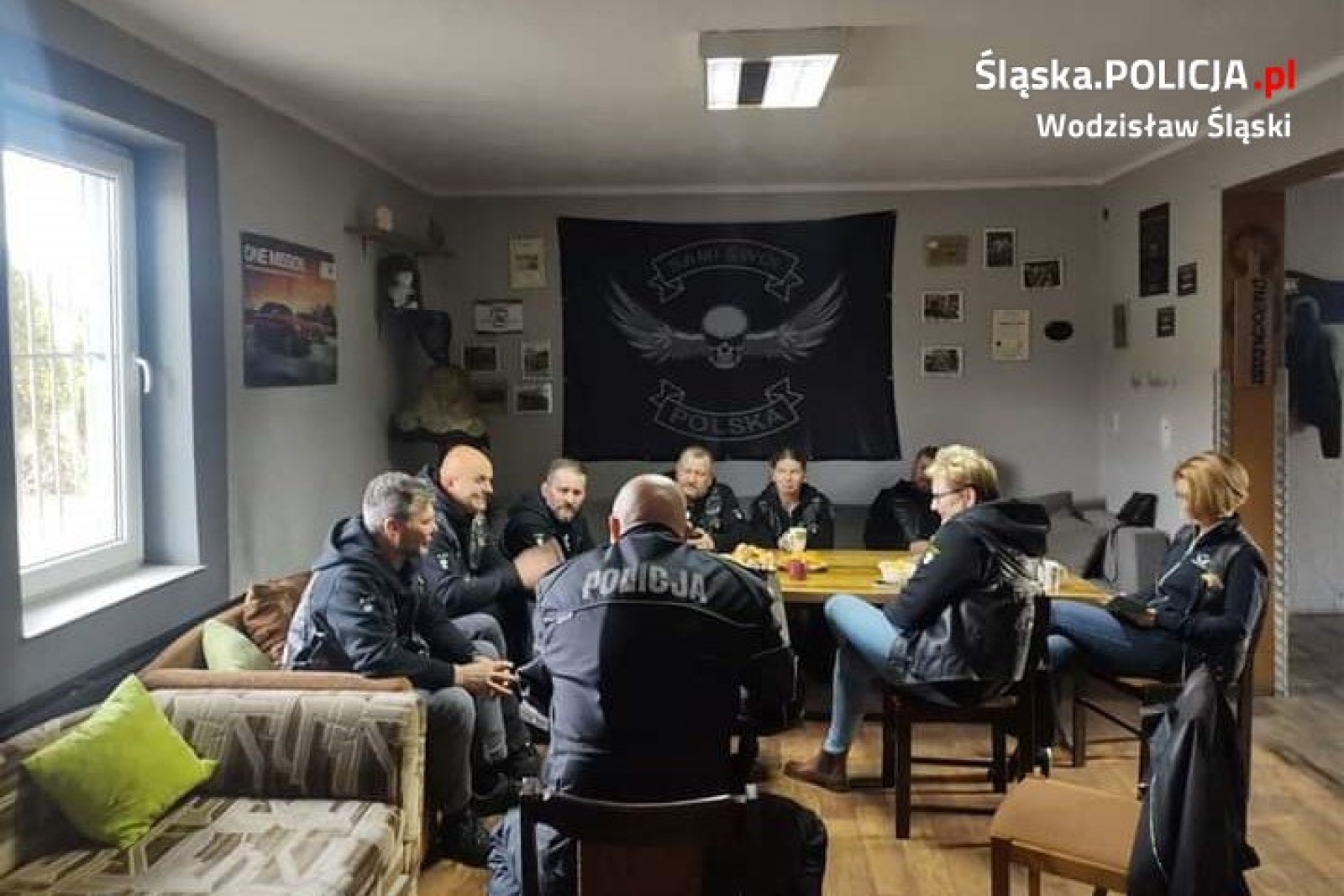 Zdjęcie w galerii na portalu naszwodzislaw.com: Miłośnicy dwóch kółek spotkali się z policjantem wiadomości z regionu