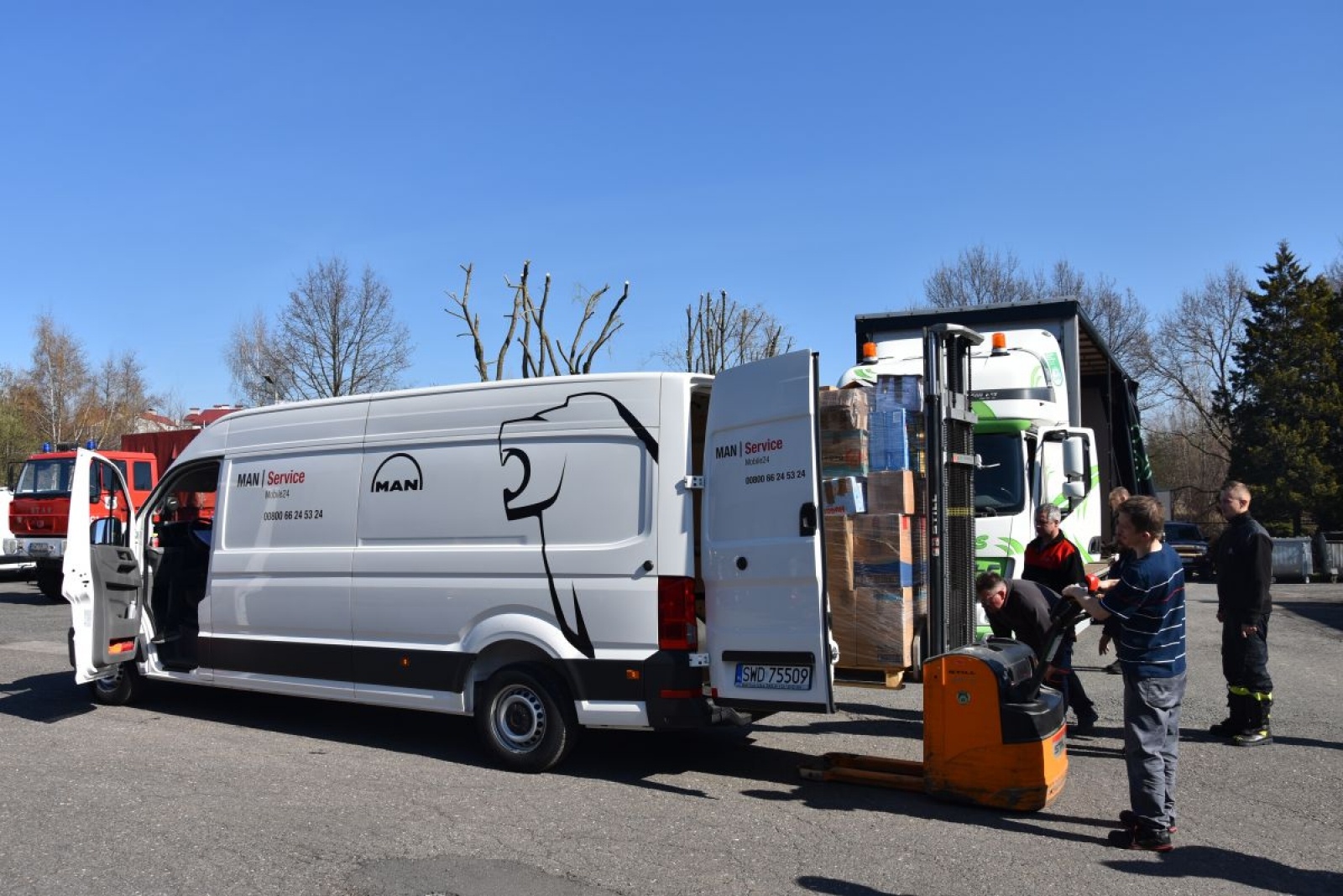 Zdjęcie w galerii na portalu naszwodzislaw.com: Z powiatu wodzisławskiego wyruszył kolejny transport darów dla Ukrainy wiadomości z regionu