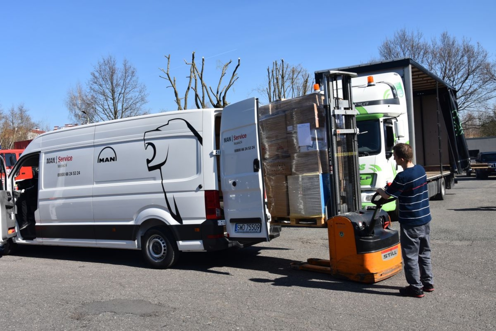 Zdjęcie w galerii na portalu naszwodzislaw.com: Z powiatu wodzisławskiego wyruszył kolejny transport darów dla Ukrainy wiadomości z regionu