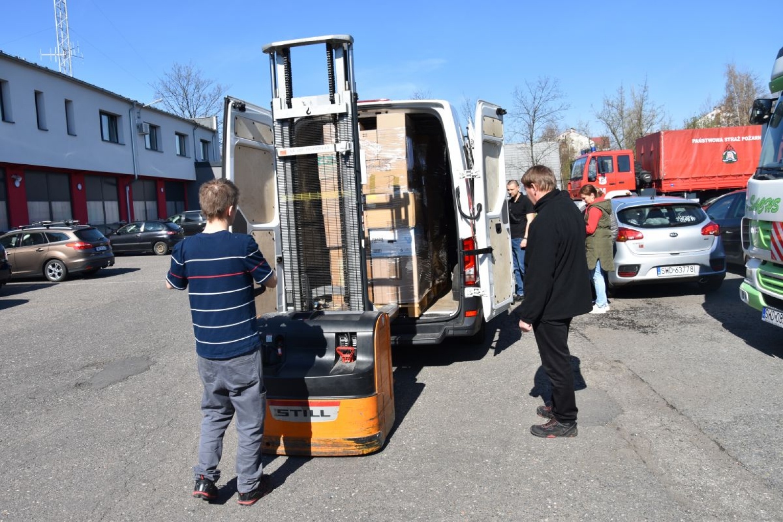 Zdjęcie w galerii na portalu naszwodzislaw.com: Z powiatu wodzisławskiego wyruszył kolejny transport darów dla Ukrainy wiadomości z regionu
