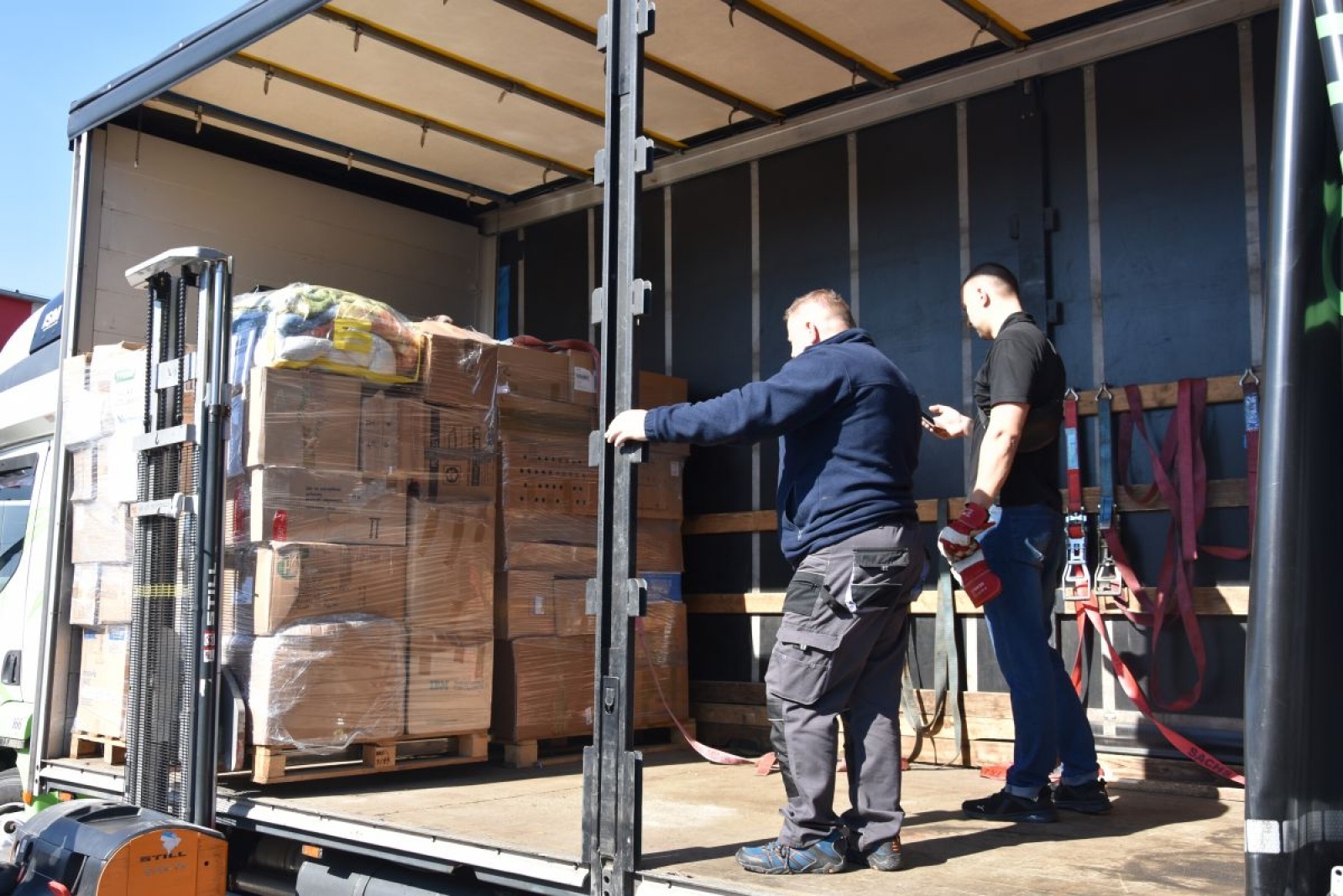 Zdjęcie w galerii na portalu naszwodzislaw.com: Z powiatu wodzisławskiego wyruszył kolejny transport darów dla Ukrainy wiadomości z regionu