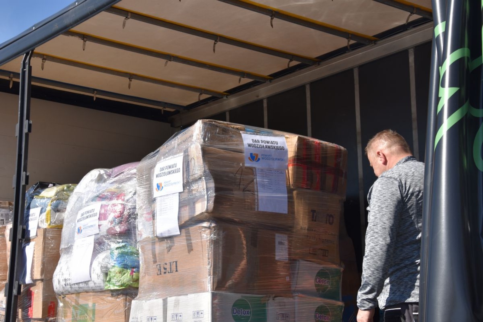 Zdjęcie w galerii na portalu naszwodzislaw.com: Z powiatu wodzisławskiego wyruszył kolejny transport darów dla Ukrainy wiadomości z regionu