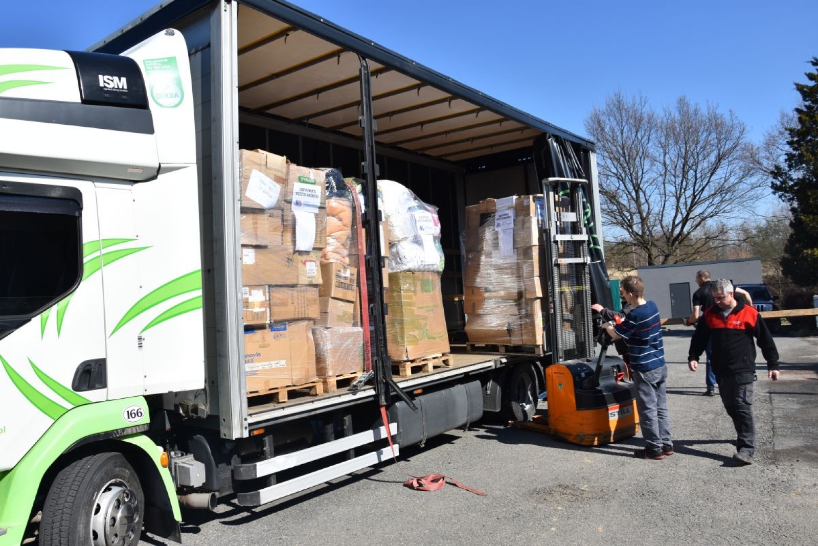 Zdjęcie w galerii na portalu naszwodzislaw.com: Z powiatu wodzisławskiego wyruszył kolejny transport darów dla Ukrainy wiadomości z regionu